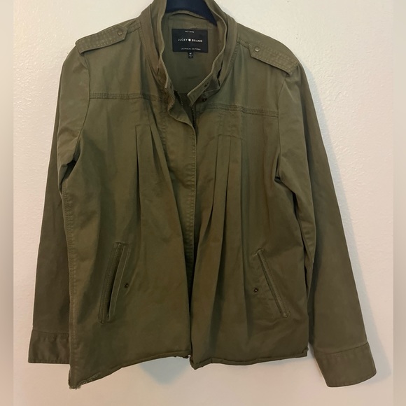 beautiful olive green grommet snap jacket - Picture 2 of 3